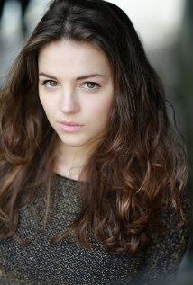 Ella Hunt