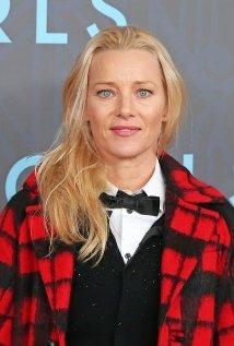 Angela Featherstoneová