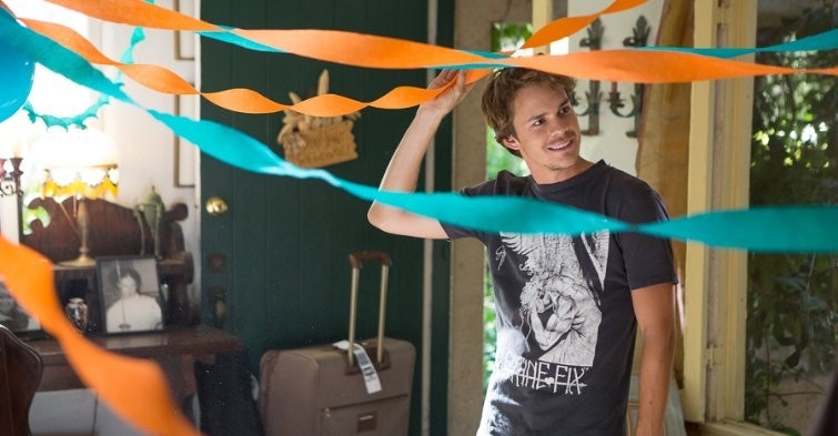Johnny Simmons - Frank and Cindy