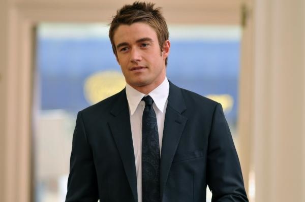 Robert Buckley - Pandořina skříňka