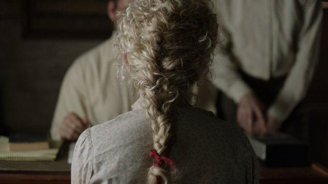 Julia Garner - Elektrické děti