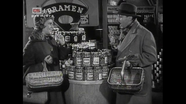 Film O&nbsp;lidech před pultem a&nbsp;za ním epocha I