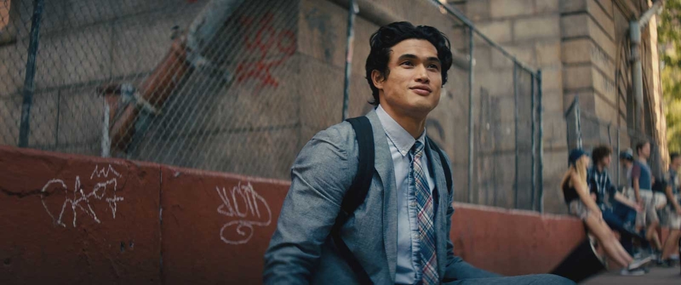 Charles Melton - Slunce je také hvězda