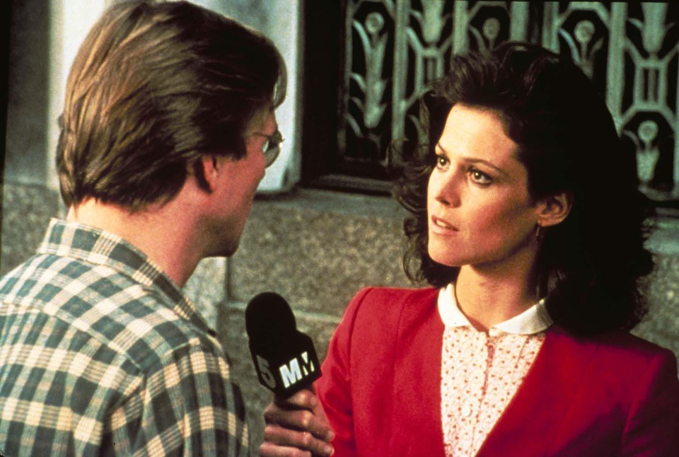 Sigourney Weaver - Eyewitness