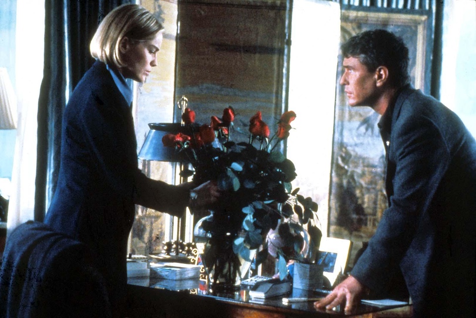 Sharon Stone - Někdo se dívá