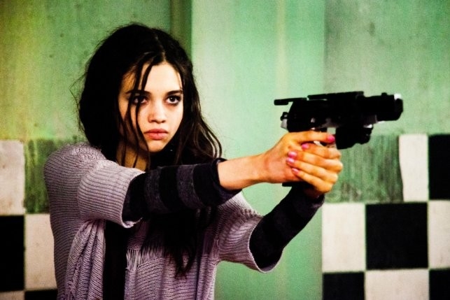 India Eisley - Na uwięzi