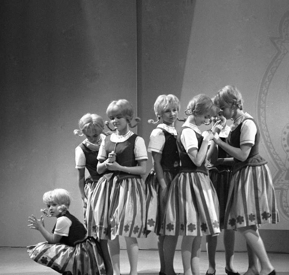 The best fairy tales from year 1966 online