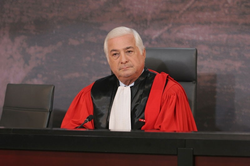 Jean-Claude Brialy - Případ Pierra Valéry