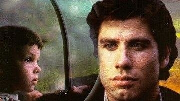 Chłopiec w plastikowej bańce