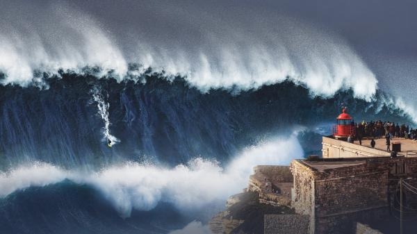 100 Foot Wave