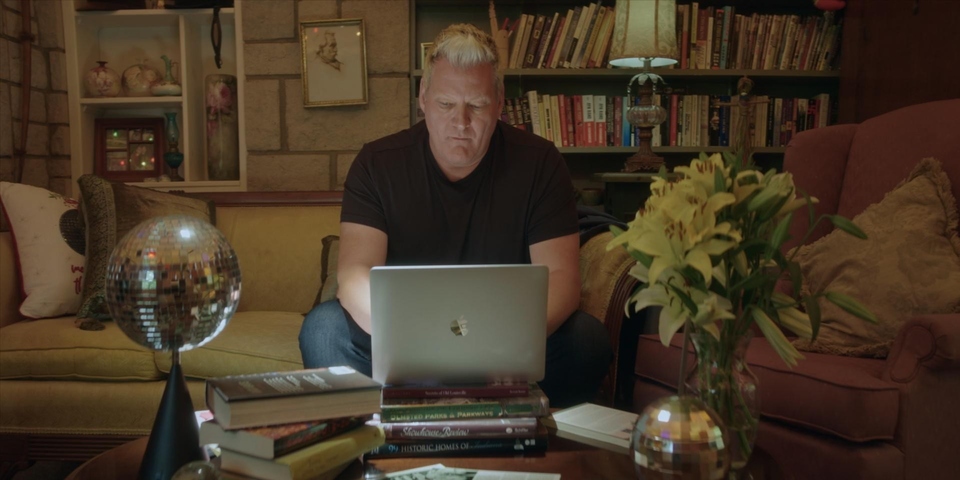 Dokument Vražda ve měste diskokoulí