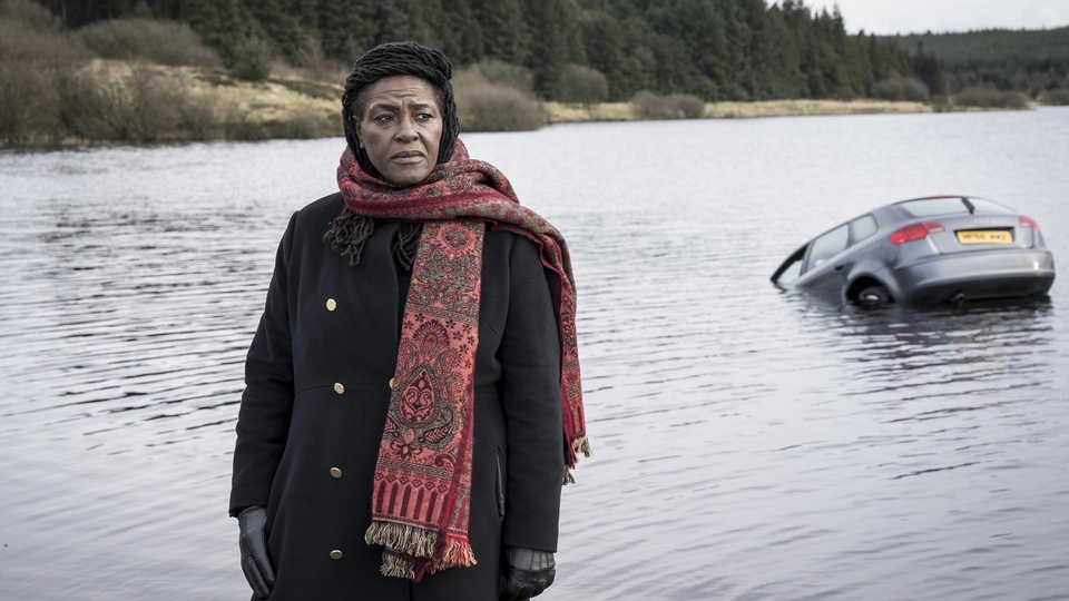 Sharon D. Clarkeová - Inspector Ellis