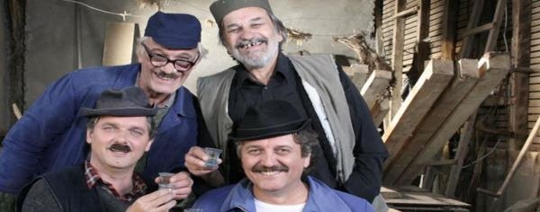 Selo gori, a baba se češlja