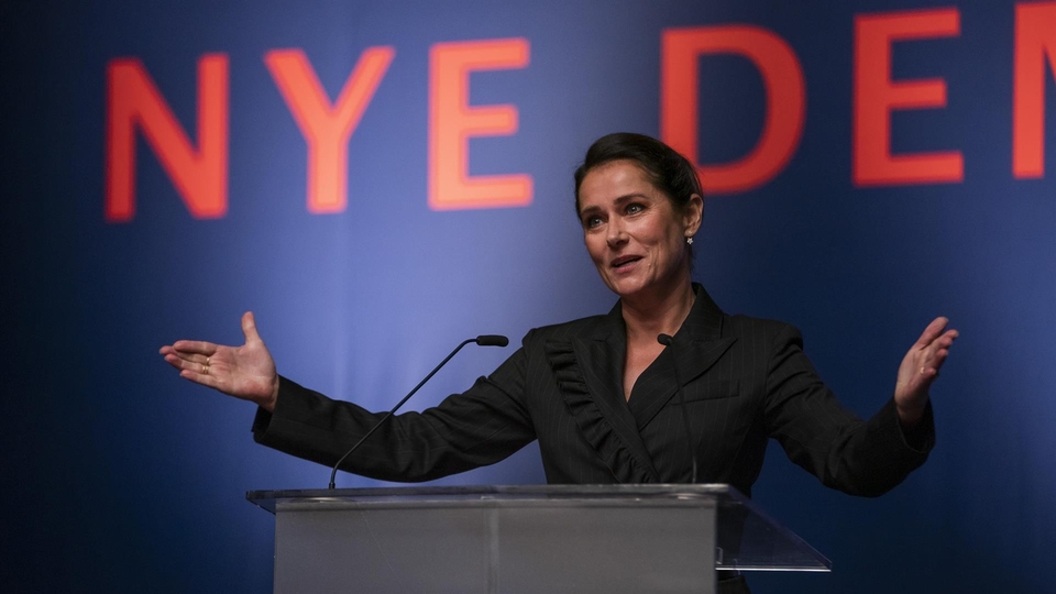 Serije  Oblast: moč in slava