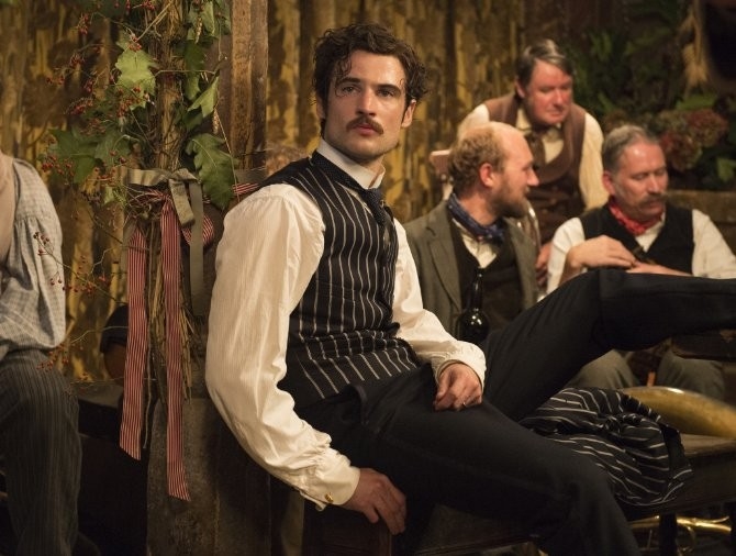 Tom Sturridge - Daleko od hlučícího davu