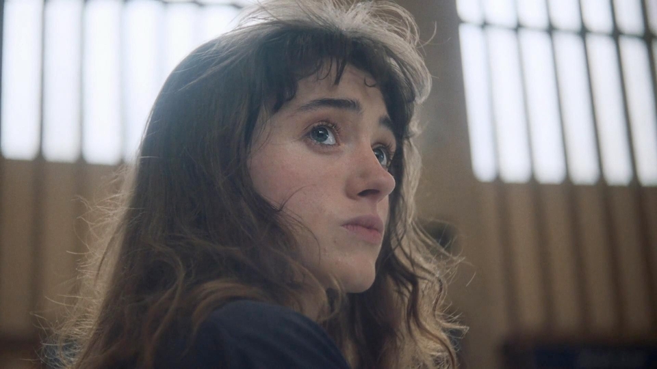 Natalia Dyer - Kasztan