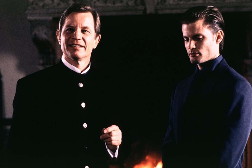 Michael York - Kód Omega