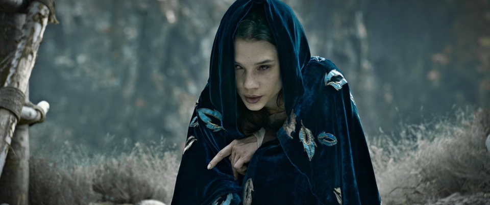 Astrid Bergčs-Frisbey - Kralj Arthur: Legenda o maču