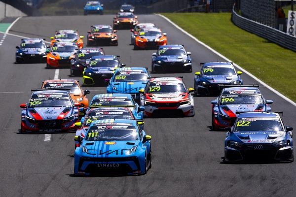 Cestovní vozy: TCR World Tour v Le Castellet