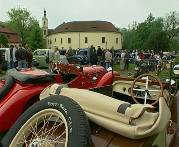 Soutěž elegance historických vozidel v Roztokách u Prahy