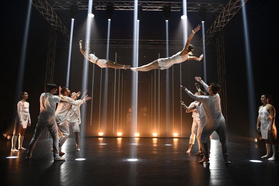 Losers Cirque Company: Kolaps