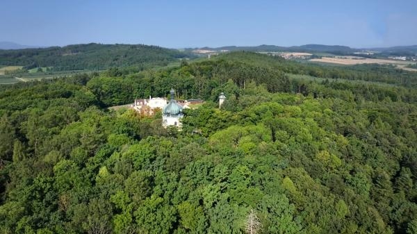 Lomec, kostel Jména Panny Marie