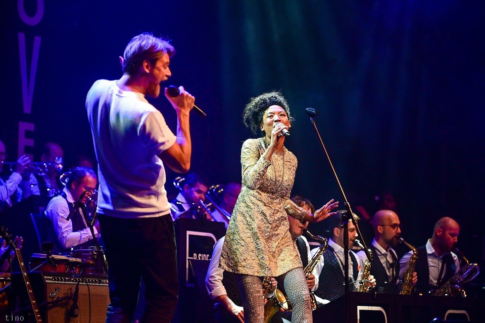 B-Side Band a Judith Hill