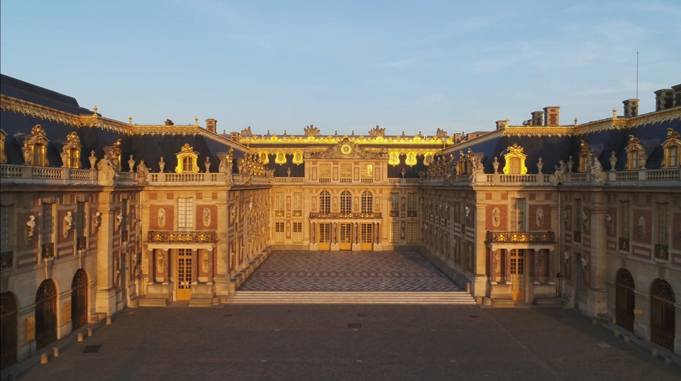 Dokument 100 dní ve Versailles