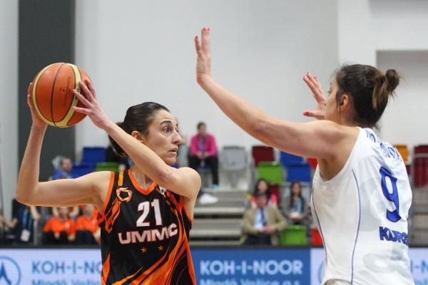 Basketbal: ZVVZ USK Praha - UGMK Jekatěrinburg