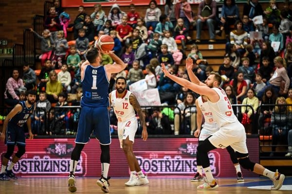 Basketbal: ERA Basketball Nymburk - GEOSAN Kolín