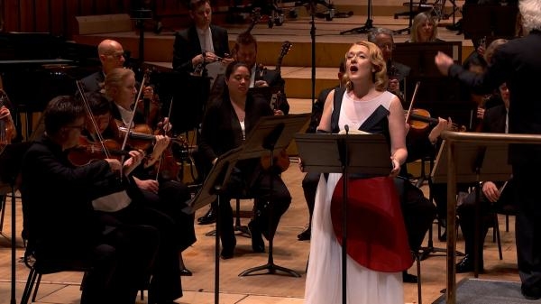 Rattle řídí Londýnský symfonický orchestr