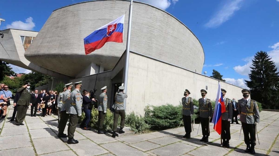 Slávnostná vojenská prehliadka