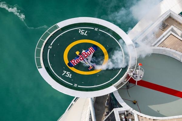 Bullseye helipad plane landing