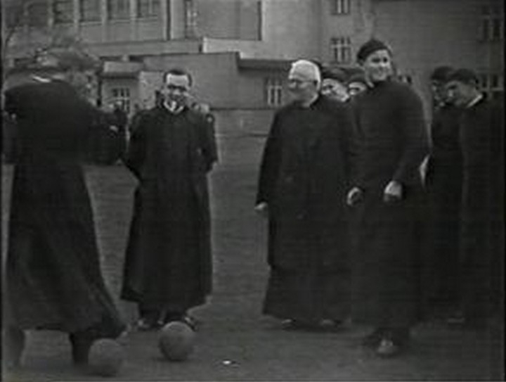 Hraj, skákej, křič, ale hlavně konej dobro