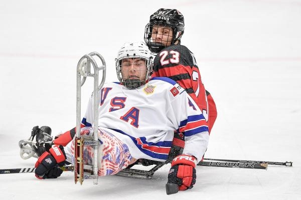Para hokej: USA - Kanada