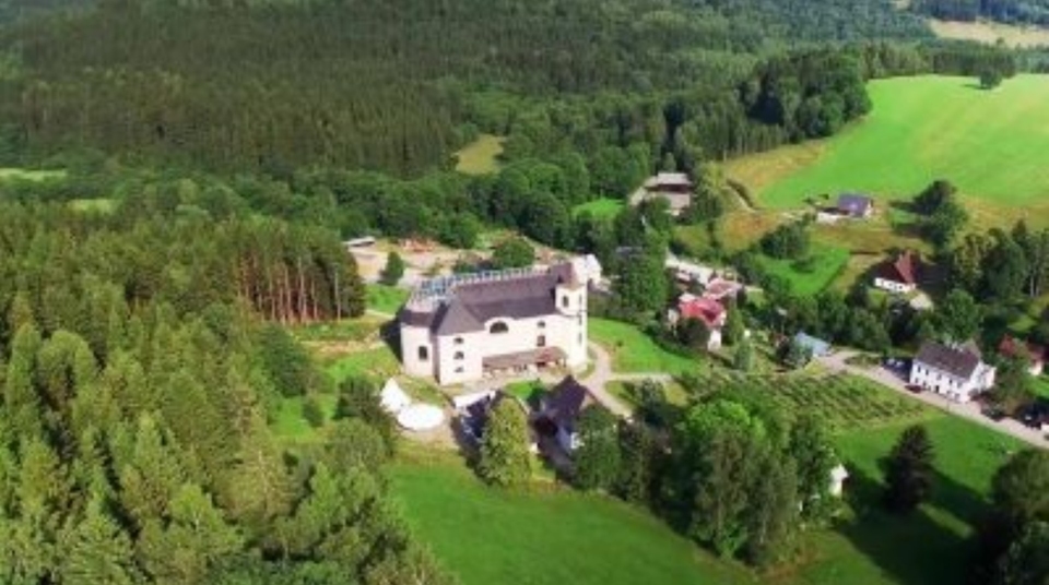 Dokument Na křídlech andělů