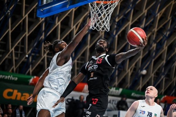 Basketbal: ERA Basketball Nymburk - NH Ostrava