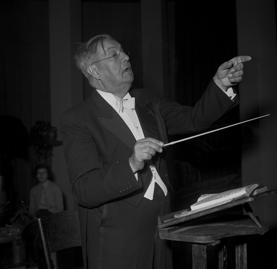 Václav Talich diriguje Slovanské tance Antonína Dvořáka