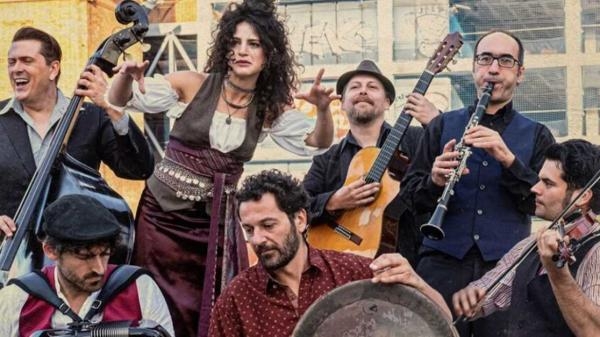 Barselona Gipsy Balkan Orchestra