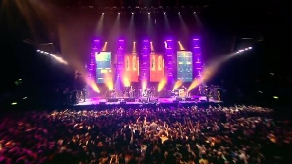OASIS (KONCERT) - LIVE IS LIFE