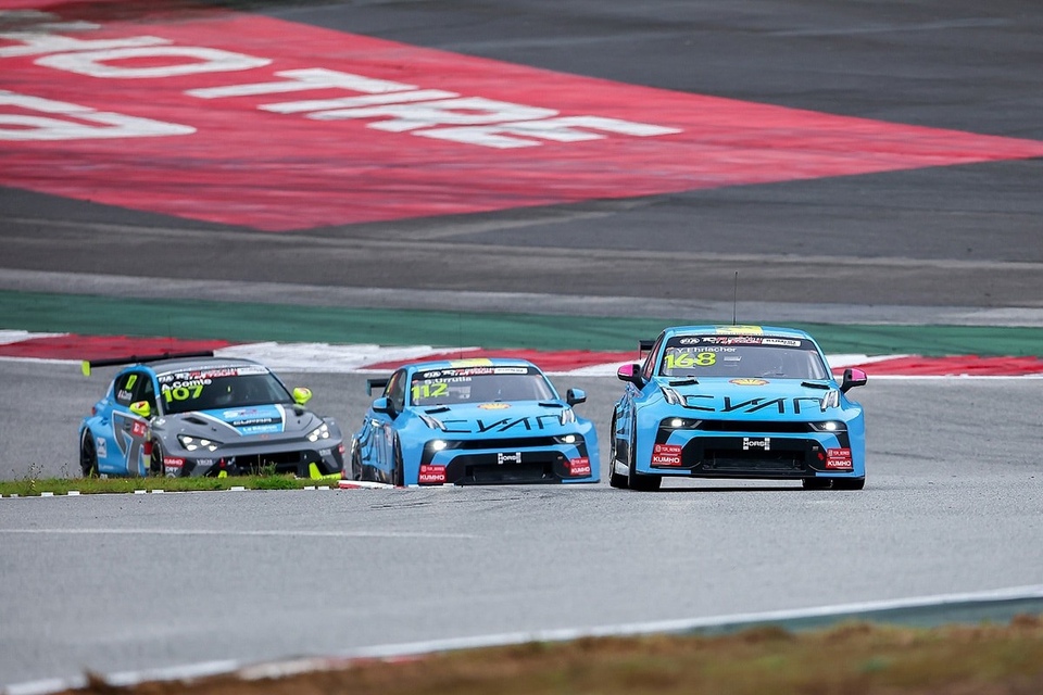 TCR World Tour online