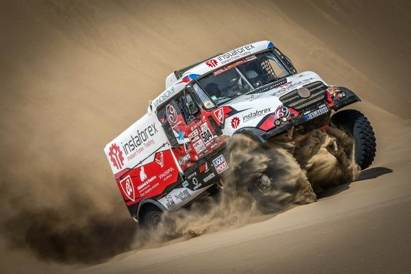 Motorismus: Instaforex Loprais Team na Dakaru