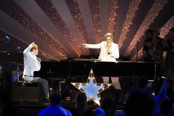 Elton John a Brandi Carlile v Londýně