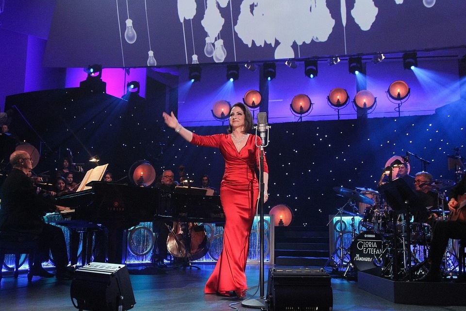 Gloria Estefan: The Standards