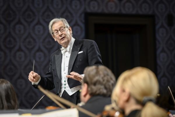 Sir John Eliot Gardiner diriguje Koželuha, Suka a Dvořáka