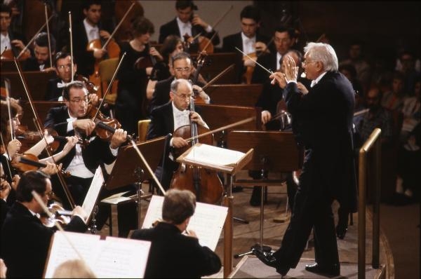 Bernstein řídí Debussyho Moře