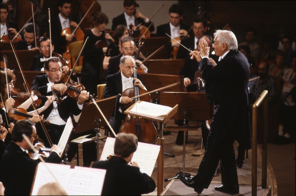 Bernstein řídí Debussyho Moře
