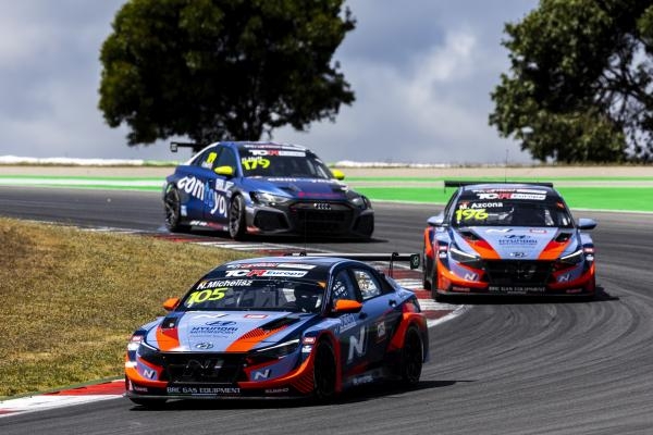 Cestovní vozy: TCR World Tour v Inue