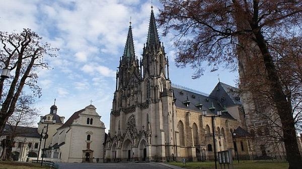 A. Dvořák: Svatební košile
