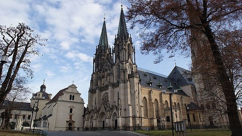 A. Dvořák: Svatební košile